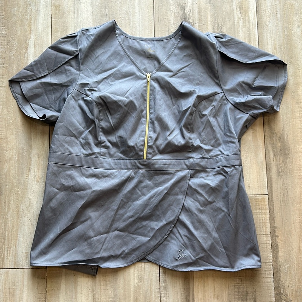 2x Jaanuu scrub top